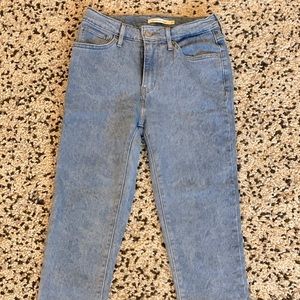 Levi jeans size 27